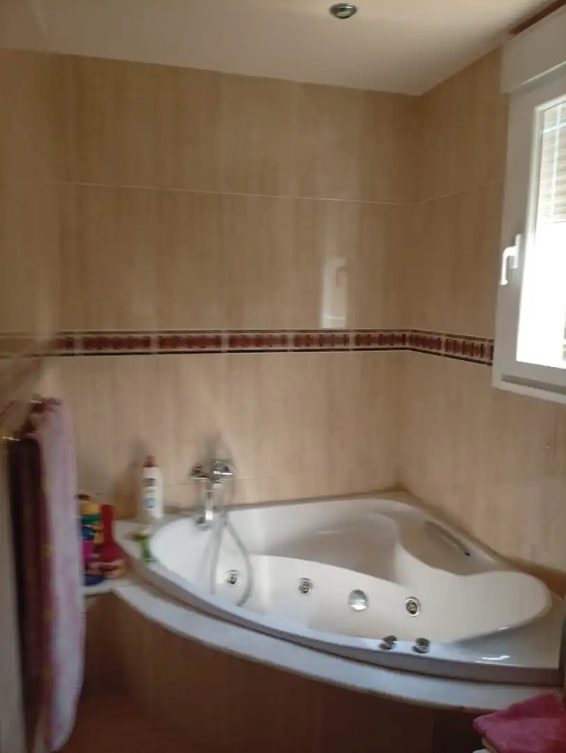 Bany de Casa o xalet en venda en Ourense Capital  amb Calefacció, Jardí privat i Parquet