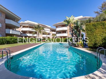 Flat with pool to rent in Montañar - El Arenal
