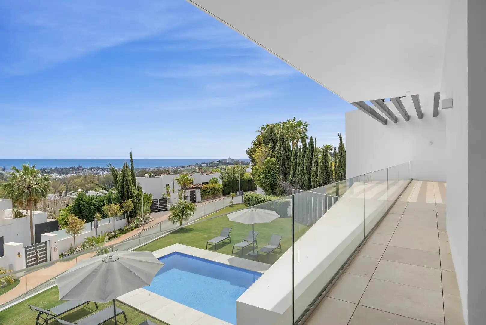 Terrassa de Casa o xalet en venda en Benahavís amb Aire condicionat, Jardí privat i Terrassa