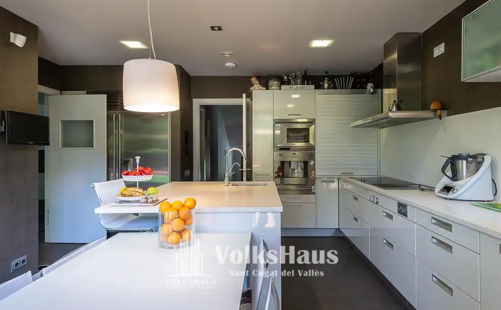 Küche von Haus oder Chalet zum Verkauf in Sant Cugat del Vallès mit Klimaanlage, Heizung und Privatgarten