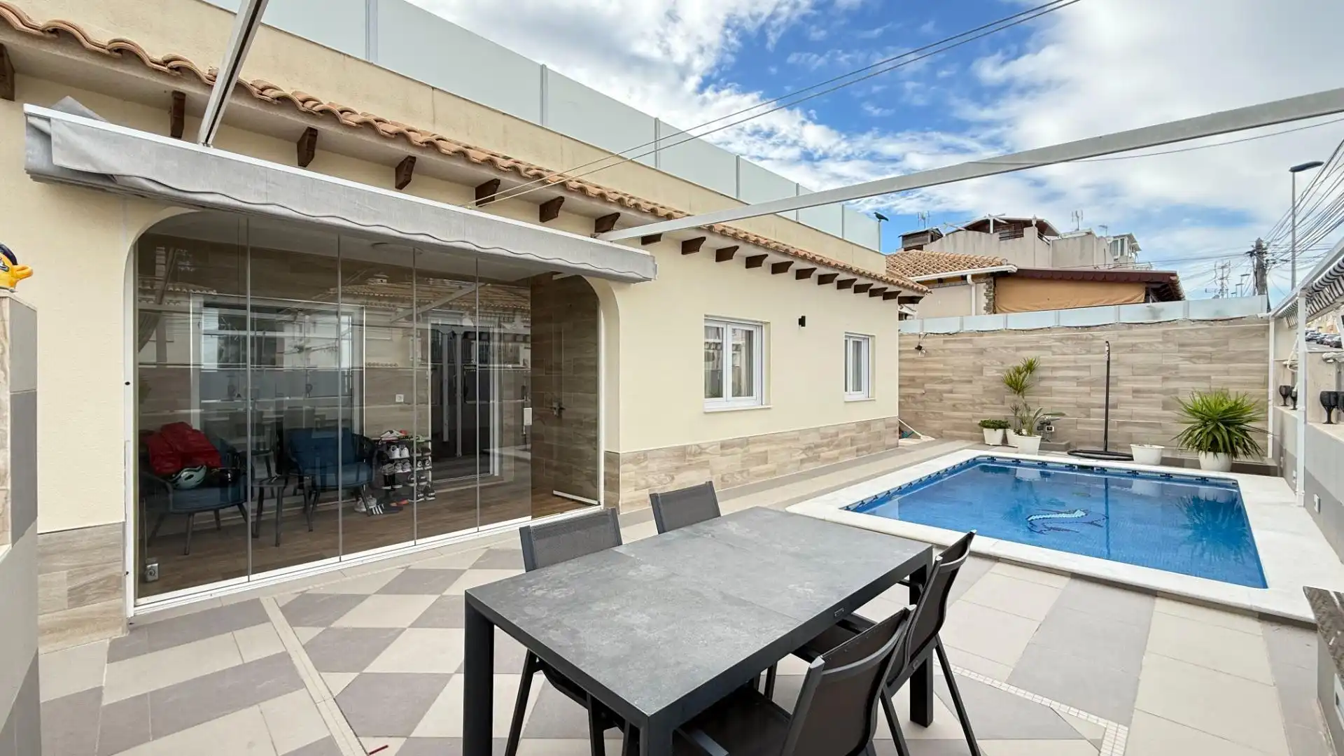 Villa mit Pool zum Verkauf in Avenida Laguna Azul, imagen 3