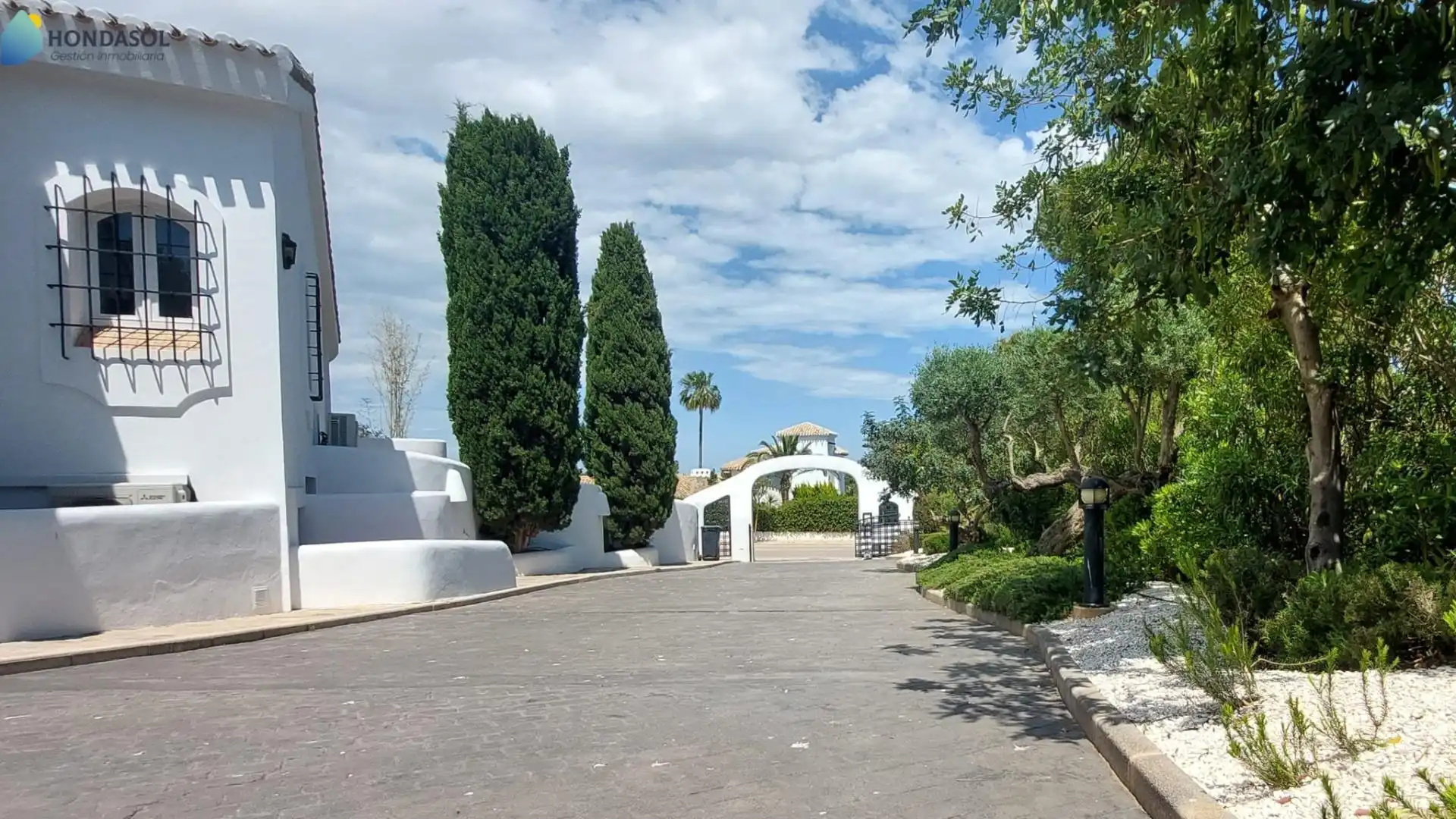 Vista exterior de Casa o xalet en venda en Cartagena amb Aire condicionat, Jardí privat i Terrassa