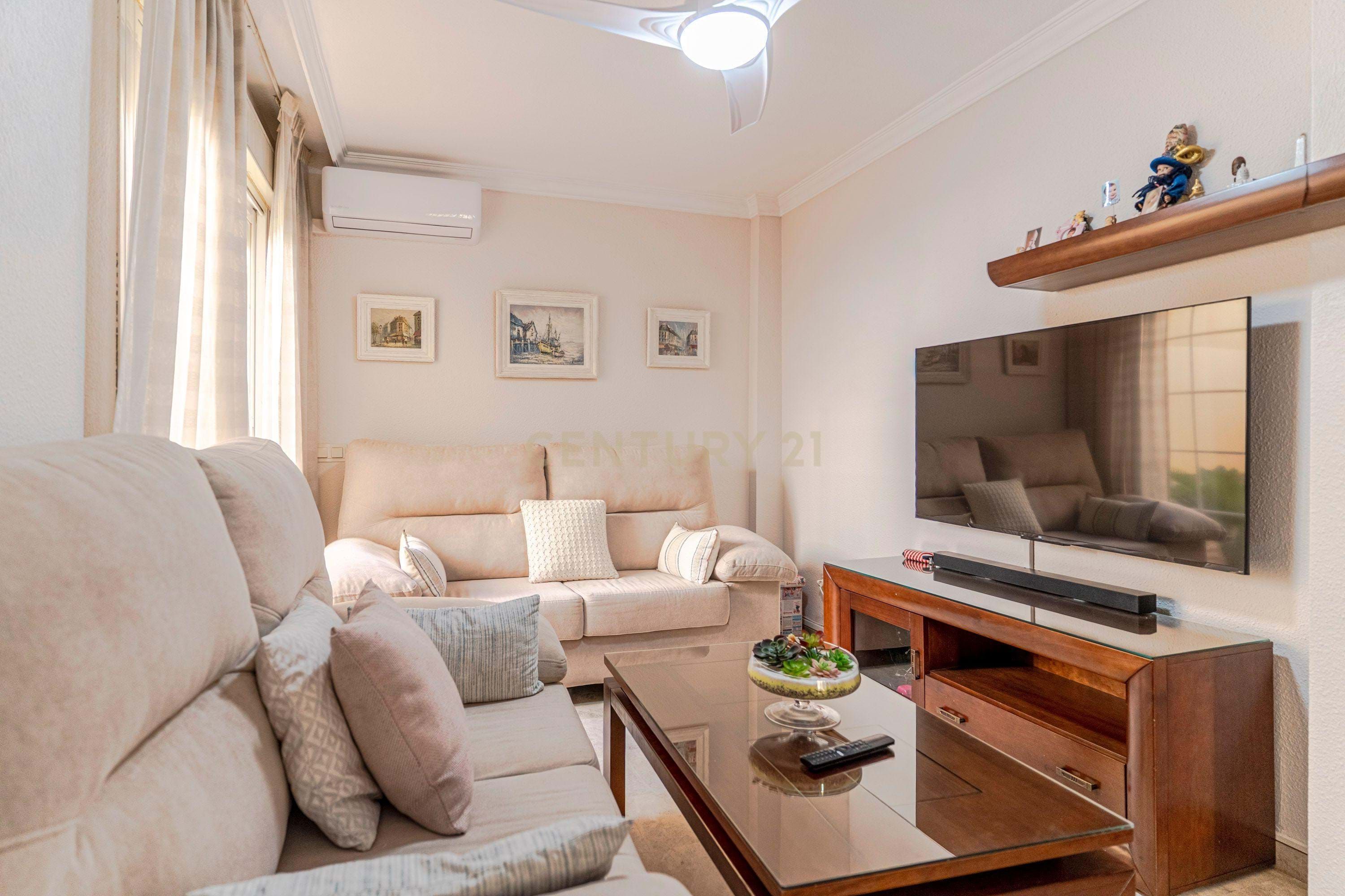 Sala d'estar de Casa o xalet en venda en Armilla