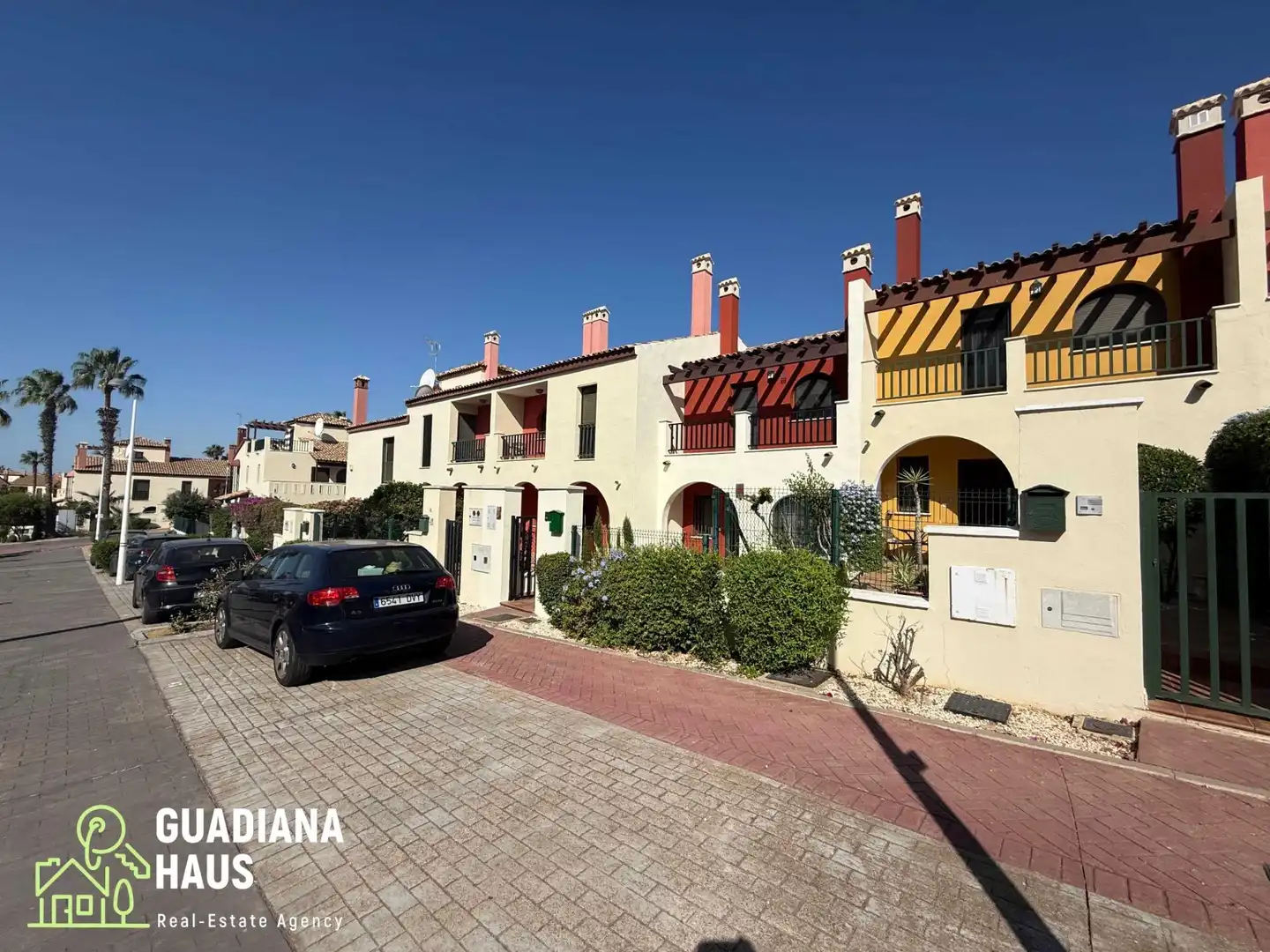 Casa a schiera con piscina in vendita a MIGUEL DE UNAMUNO 20, imagen 2