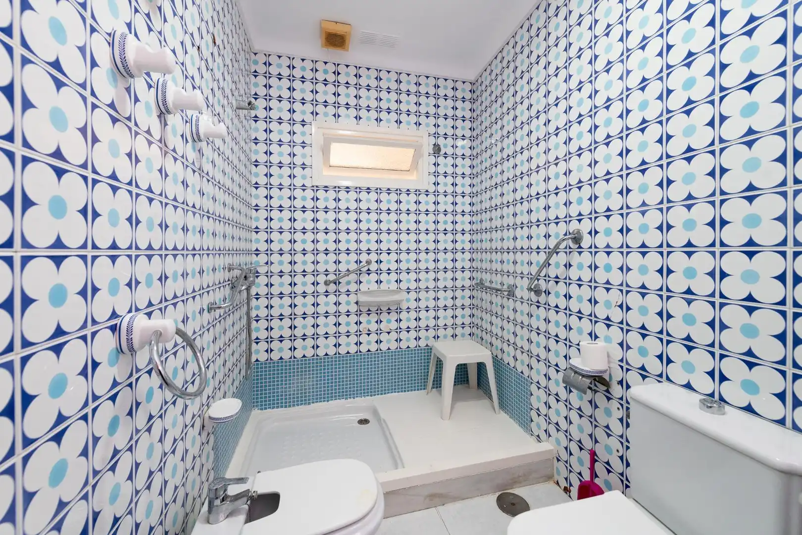 Bathroom of Houses for sale in Coín  with Terrace, Furnished and Balcony