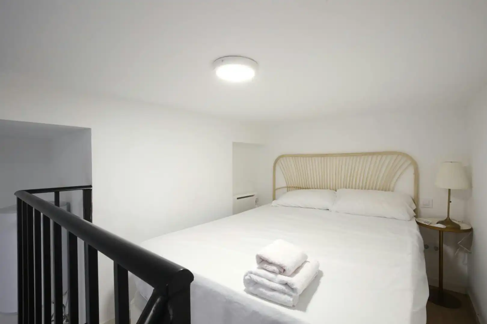 Bedroom of Flat for rent in  Madrid Capital  with Air Conditioner, Heating and Furnished