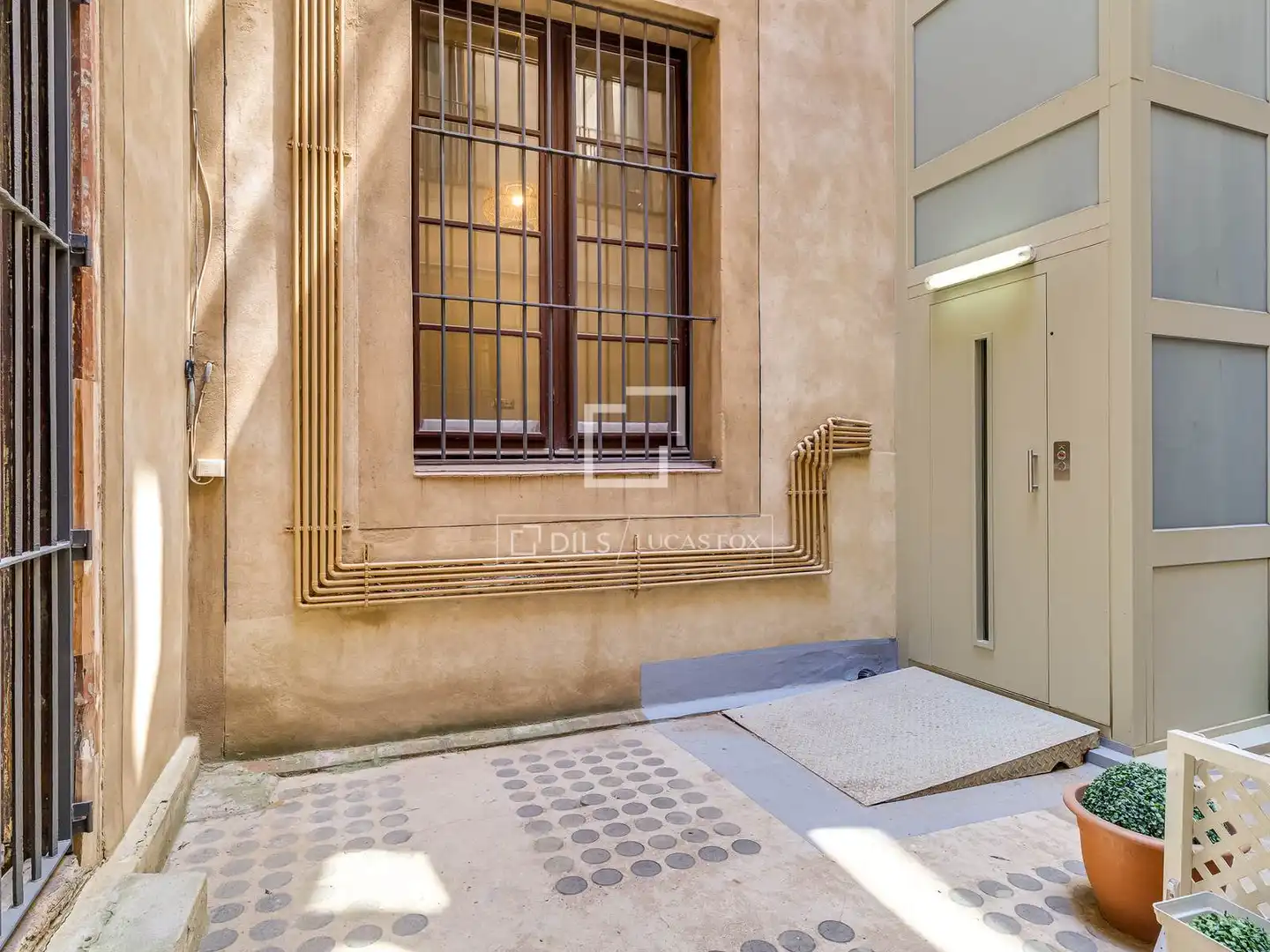 Vista exterior de Piso en venta en Barcelona con Aire acondicionado, Calefacción y Parquet