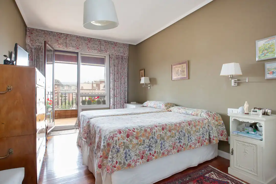 Habitación de Piso en venta en Getxo  con Calefacción, Trastero y Amueblado