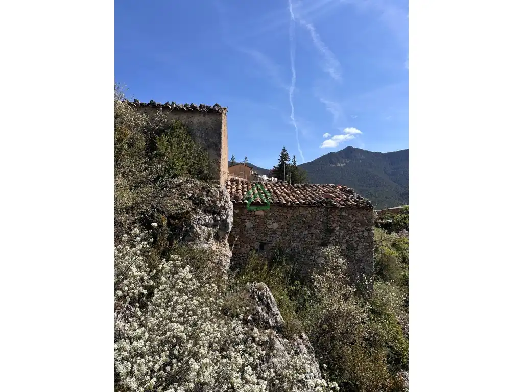 Vista exterior de Pis en venda en Josa i Tuixén