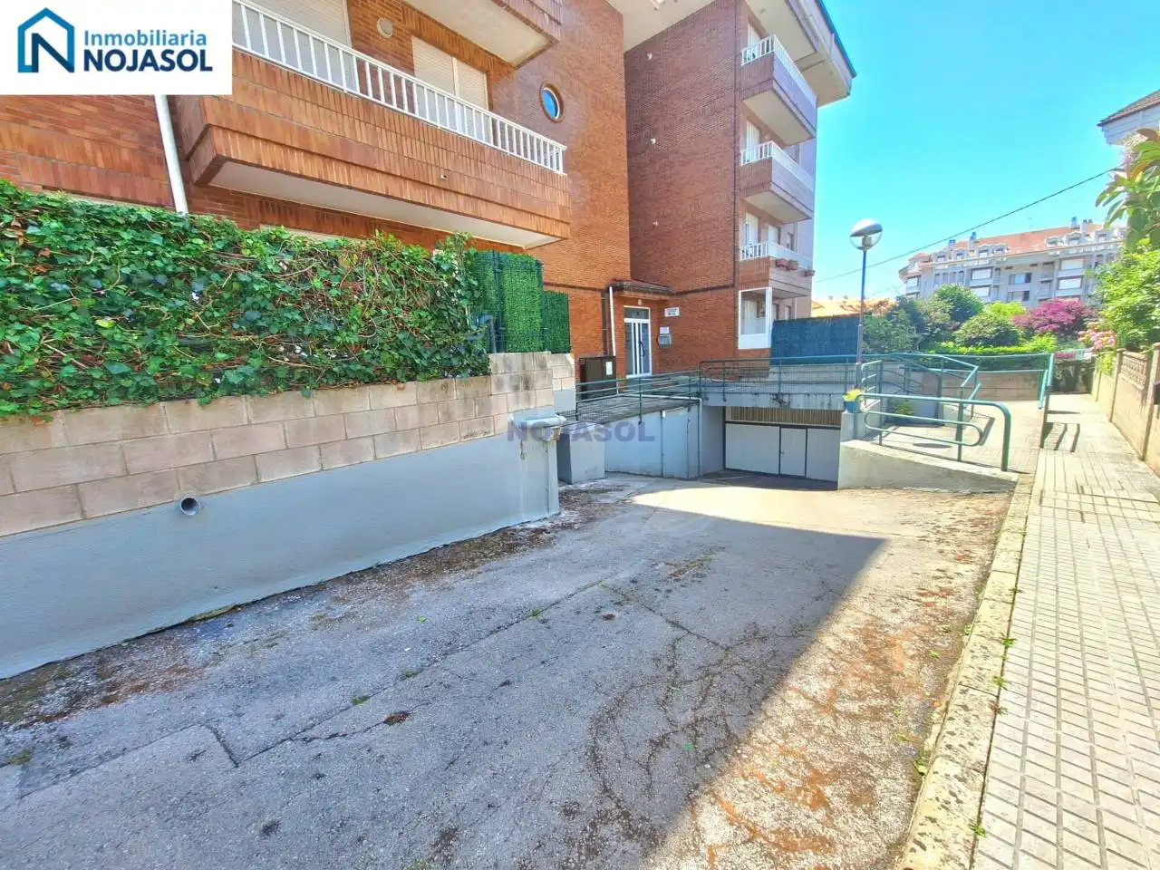 Aparcament de Apartament de lloguer en Noja amb Calefacció, Jardí privat i Terrassa