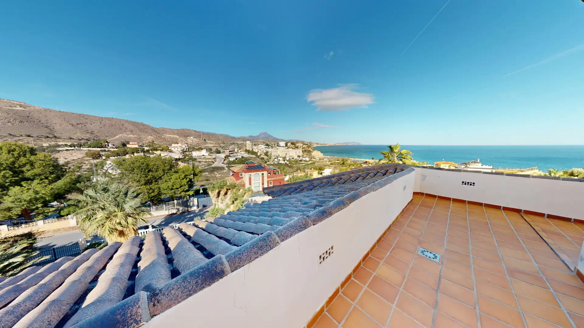 Vista exterior de Casa o xalet en venda en El Campello amb Aire condicionat, Calefacció i Jardí privat