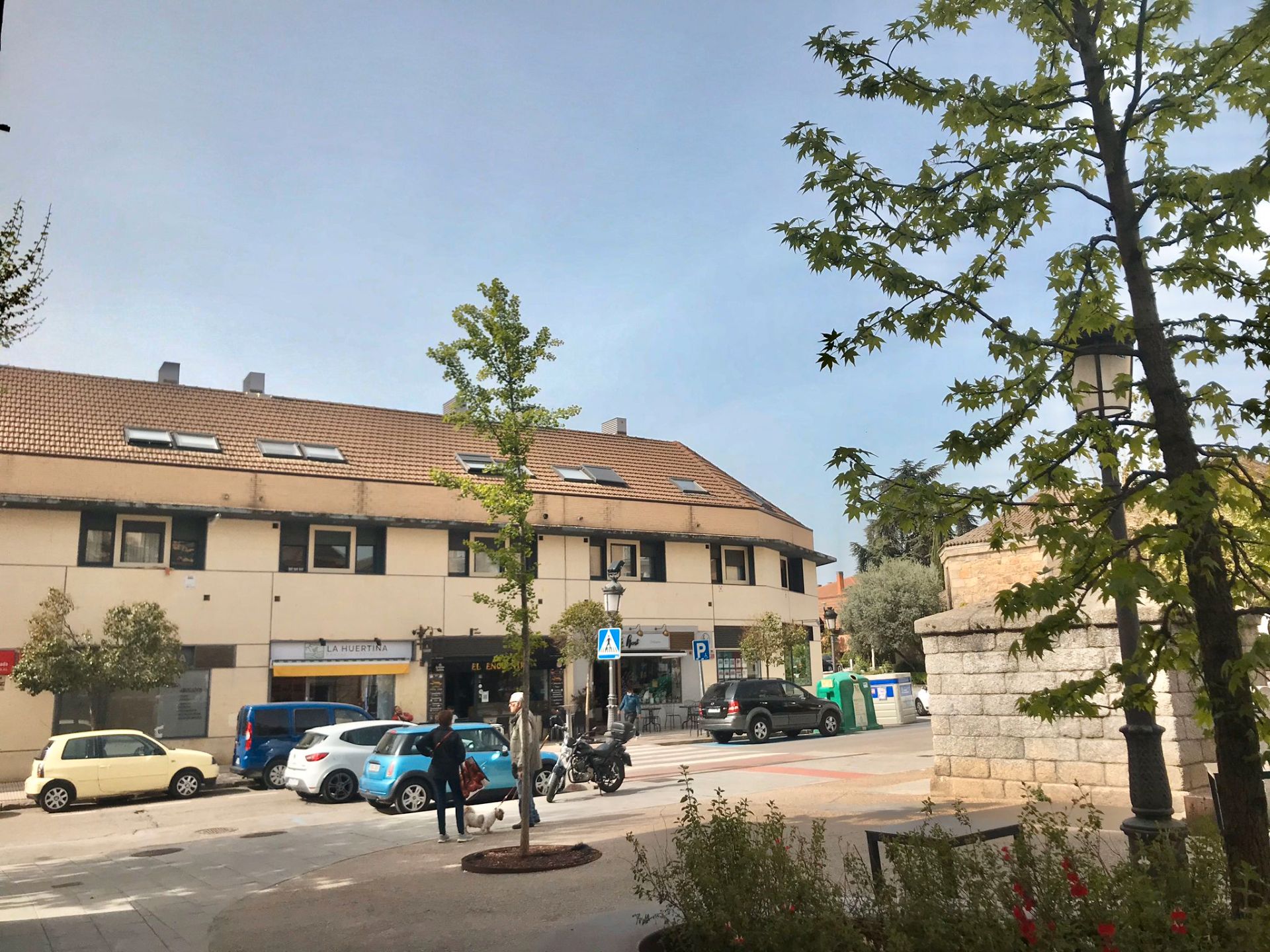 Vista exterior de Garatge de lloguer en Torrelodones amb Alarma