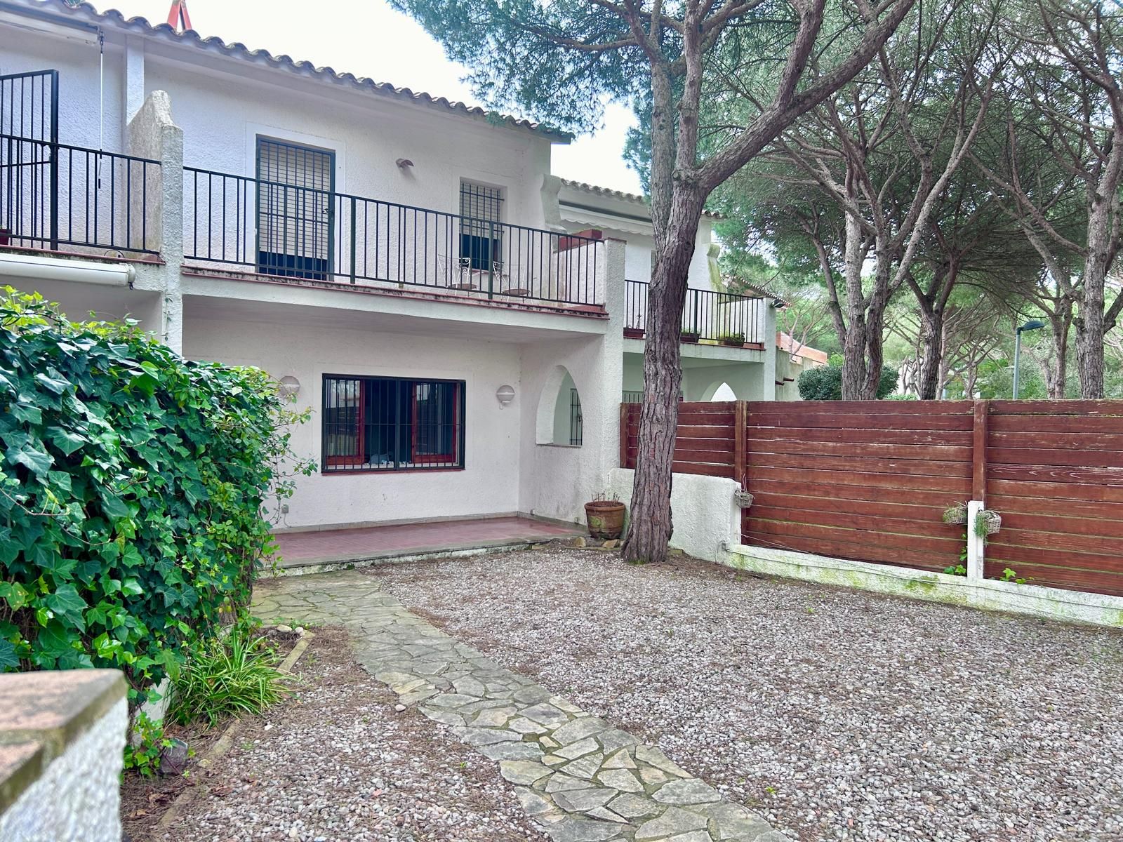 Jardí de Casa adosada en venda en Castell-Platja d'Aro amb Balcó