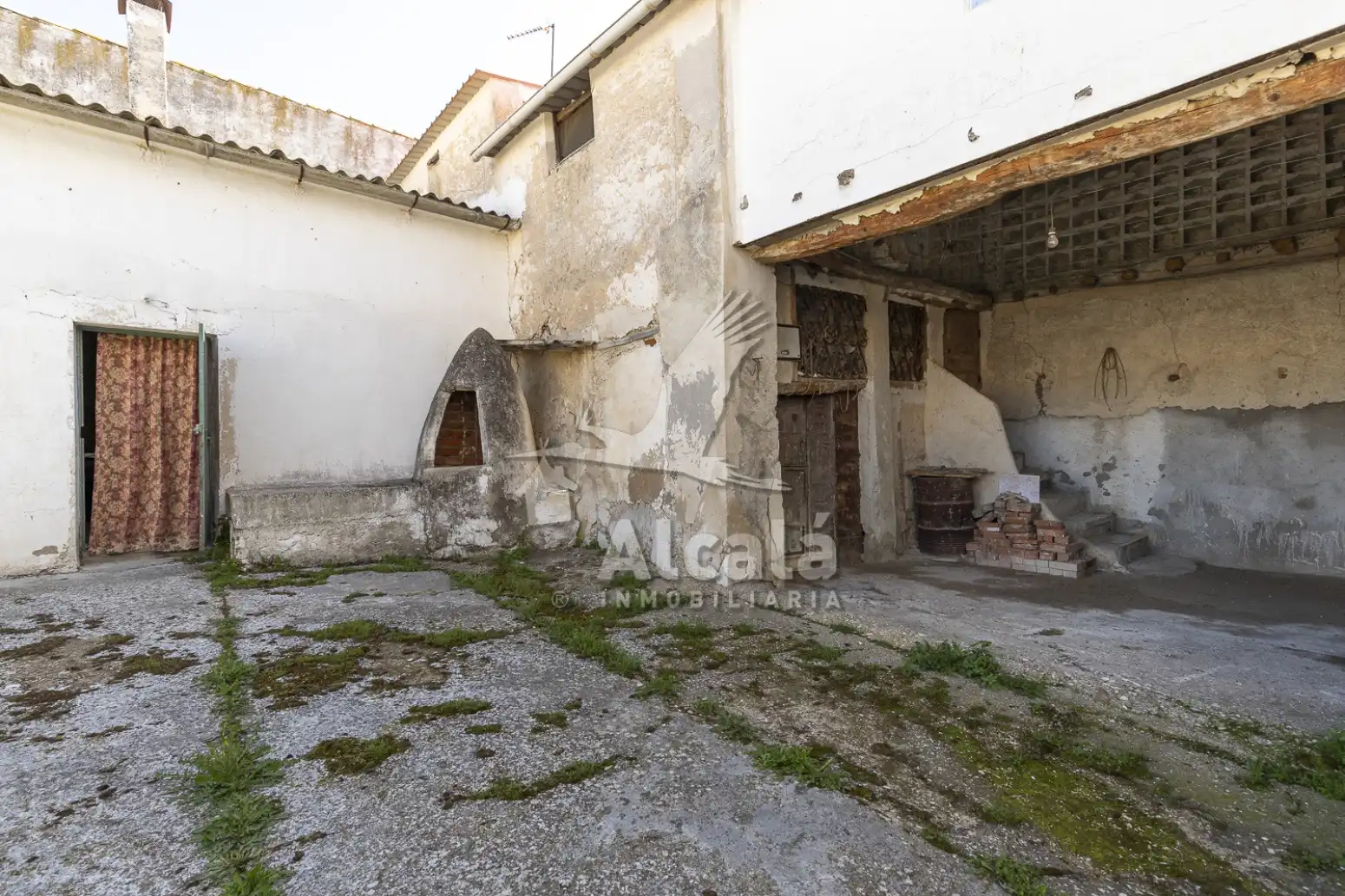 Vista exterior de Casa o xalet en venda en Driebes amb Calefacció, Traster i Balcó