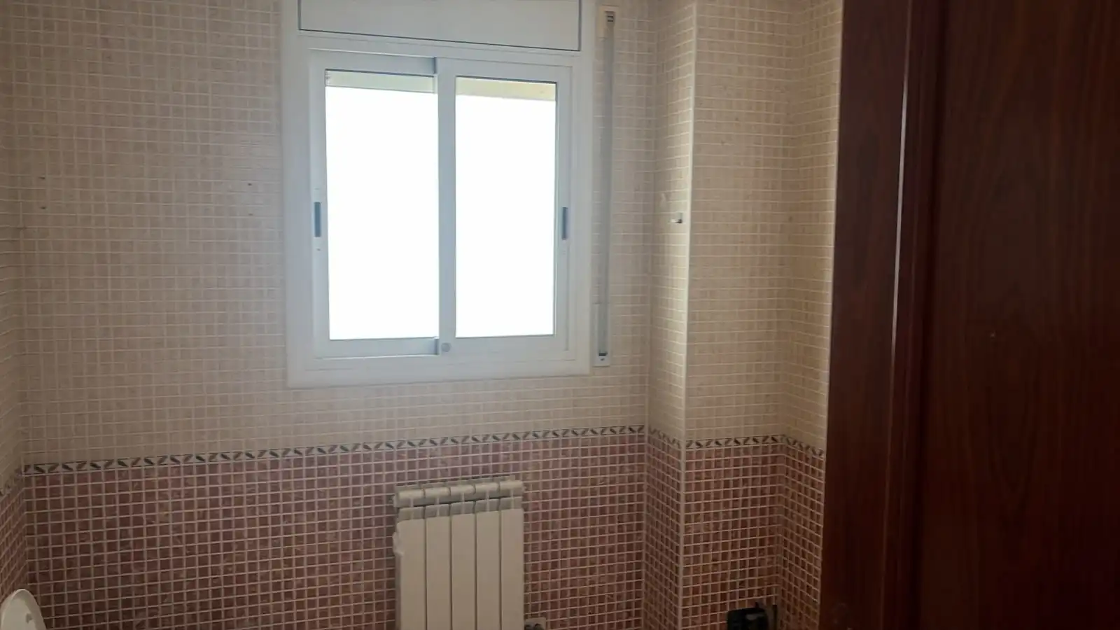 Badezimmer von Haus oder Chalet zum Verkauf in Calafell mit Heizung, Privatgarten und Terrasse