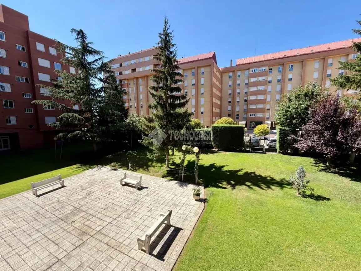 Pis amb piscina en venda a C. Teresa Monje, imagen 10