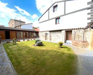 Vista exterior de Casa o xalet en venda en San Torcuato amb Calefacció, Jardí privat i Parquet