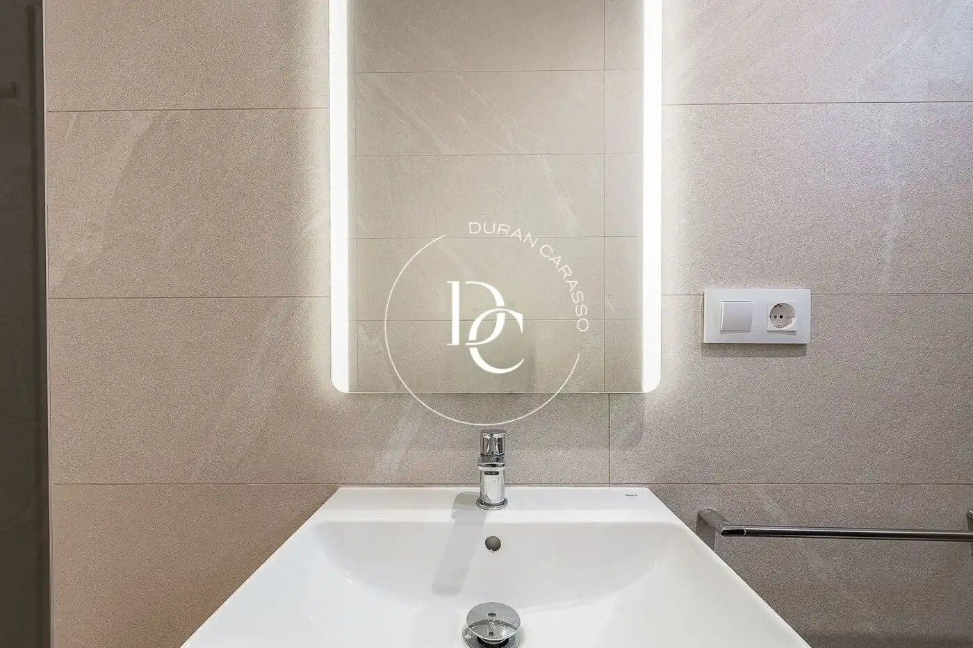 Bathroom of Flat for sale in Barcelona  with Air Conditioner, Heating and Terrace