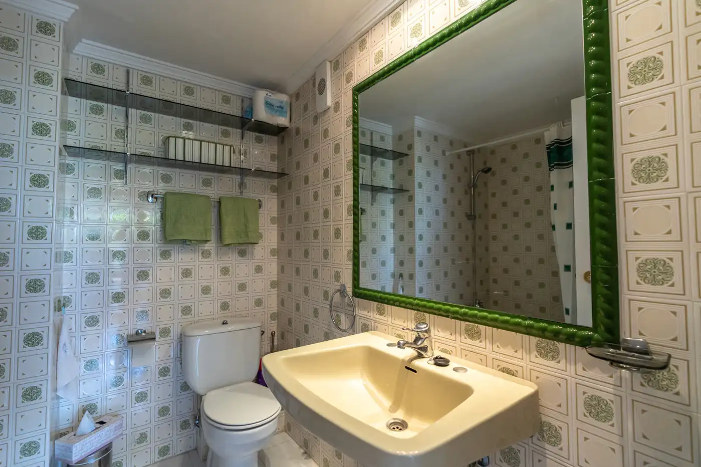 Bathroom of Apartments for sale in Marbella  with Swimming Pool and Community pool