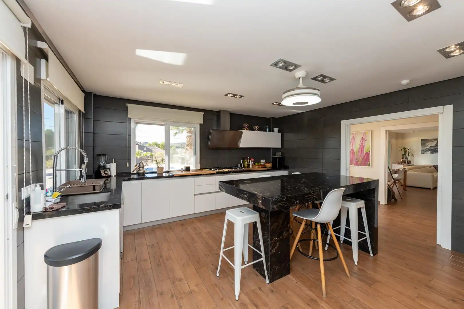 Cocina de Casa o chalet en venta en Alicante / Alacant con Aire acondicionado, Calefacción y Jardín privado