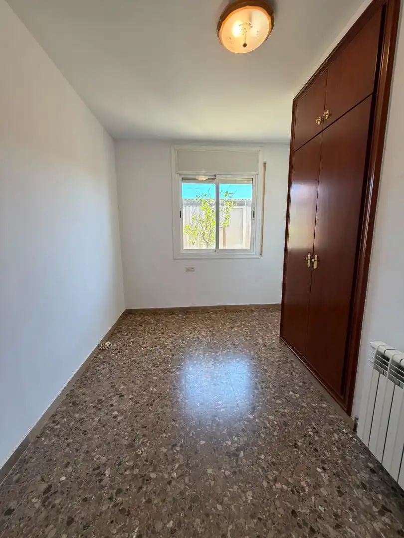 Schlafzimmer von Dachboden zum Verkauf in Gavà mit Klimaanlage, Heizung und Terrasse