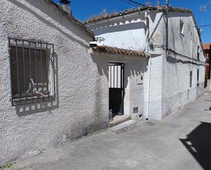 Exterior view of House or chalet for sale in Navamorcuende