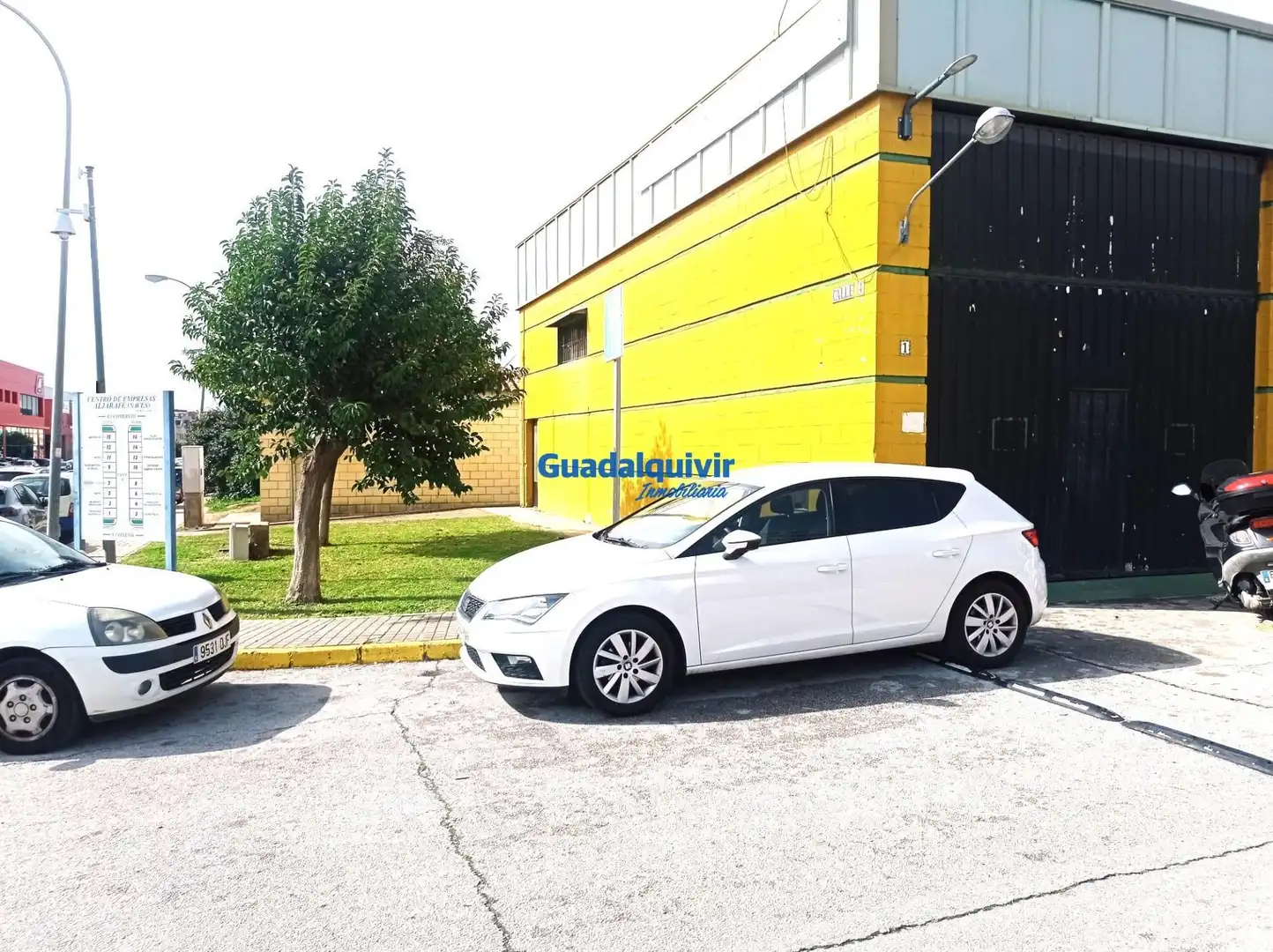 Parking of Industrial buildings for rent in Sevilla