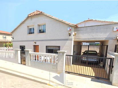 Vista exterior de Casa o xalet en venda en Santa Perpètua de Mogoda amb Aire condicionat, Calefacció i Jardí privat