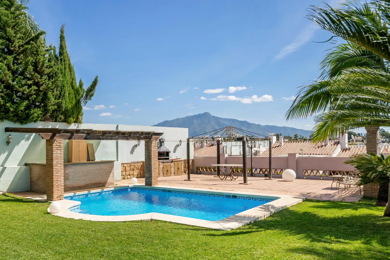 Chalet con piscina en venta en 44 Calle Pico del Naranco, imagen 16
