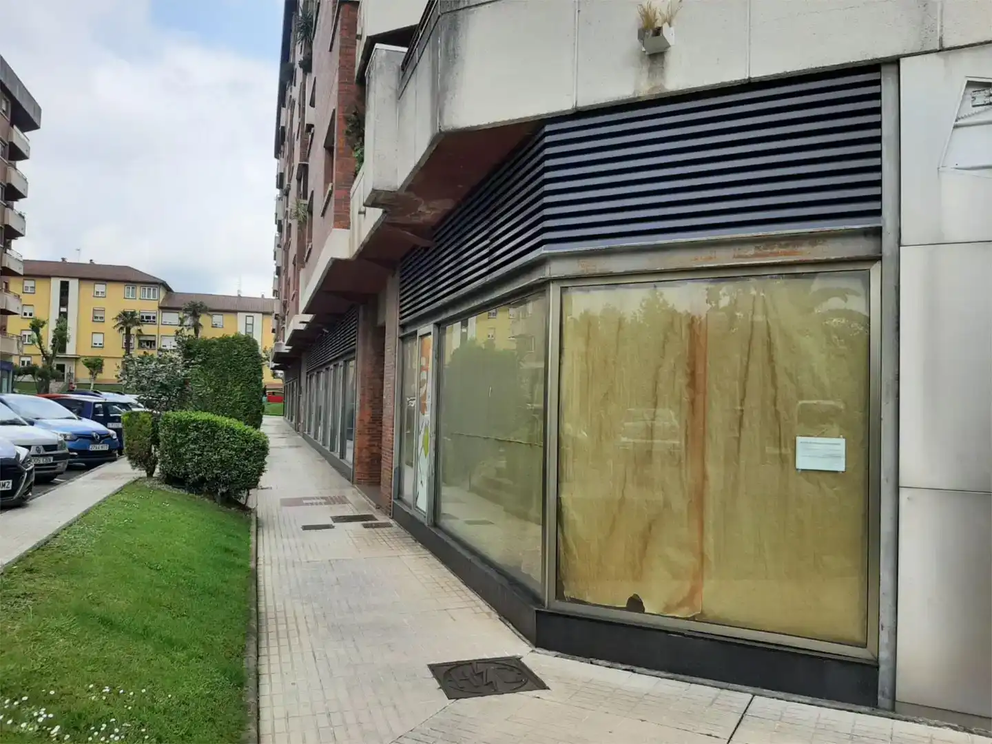 Local de lloguer en Oviedo  amb Aire condicionat