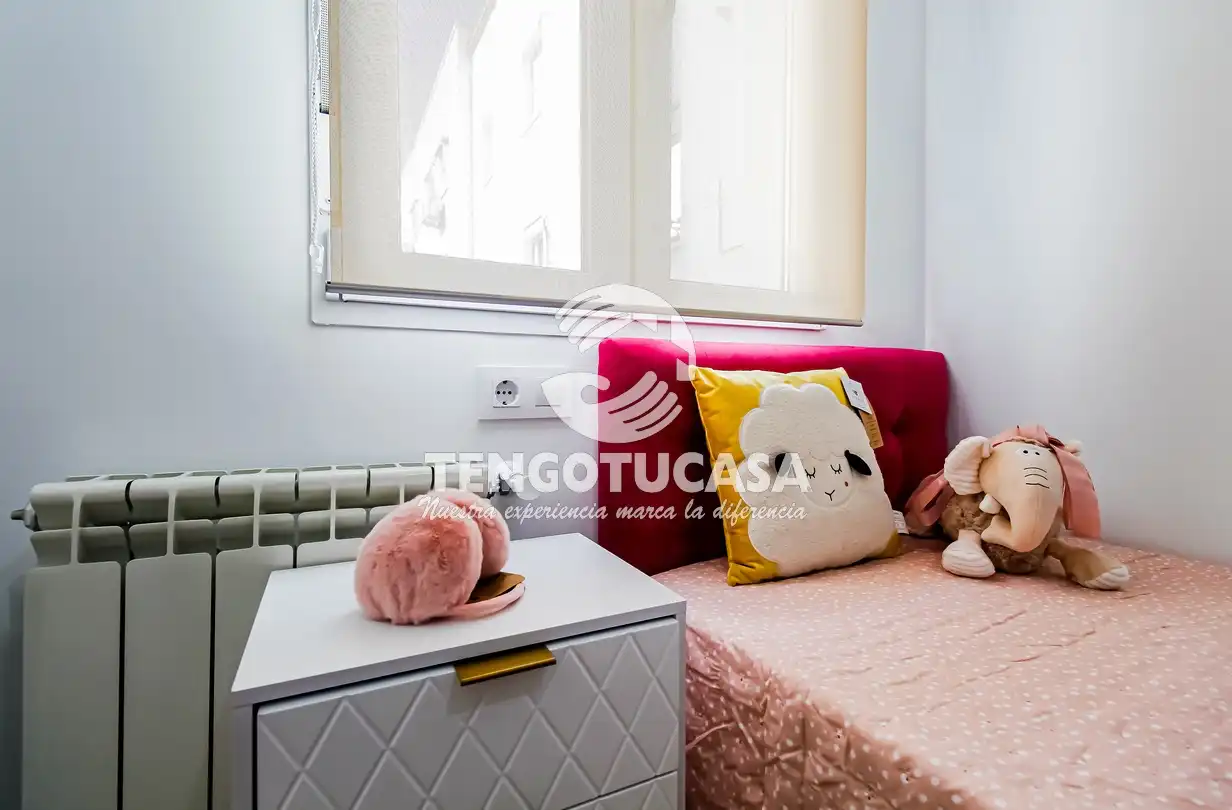 Bedroom of Flat for sale in Madrid  with Air Conditioner, Heating and Furnished