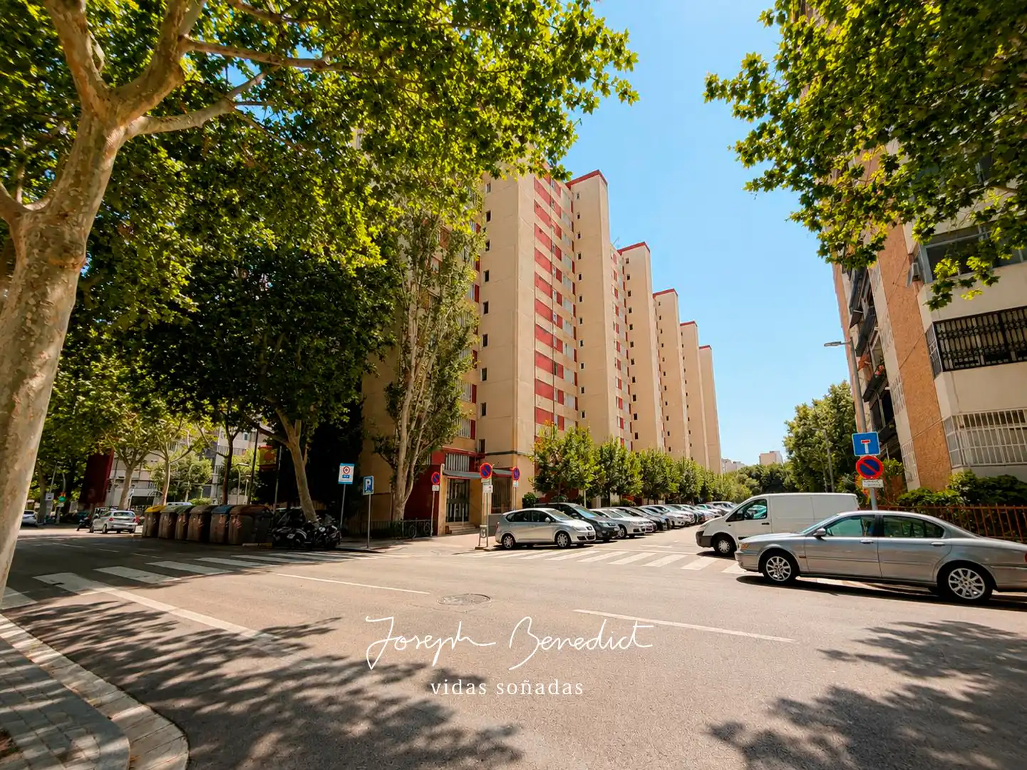 Exterior view of Flat for sale in L'Hospitalet de Llobregat  with Air Conditioner, Heating and Terrace