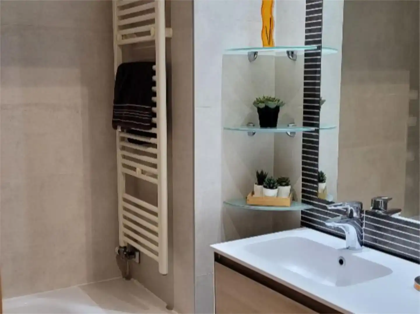 Bany de Pis en venda en Valladolid Capital amb Piscina
