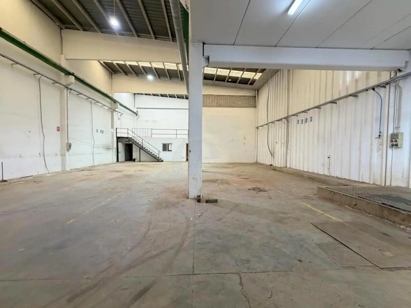 Industrial buildings for rent in Cheste