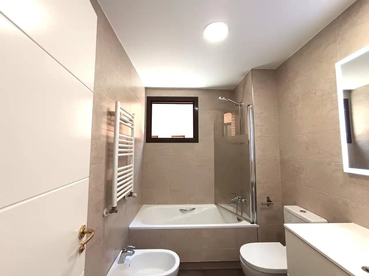 Piso de alquiler en De Diego Hurtado De Mendoza, Sanchinarro