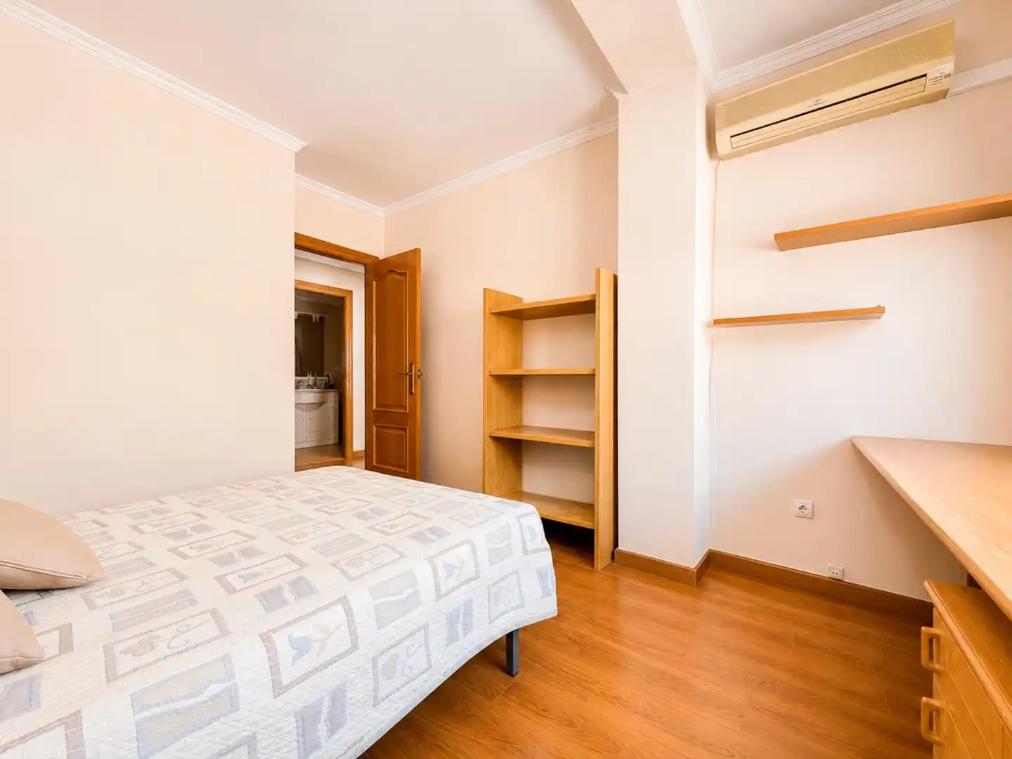 Habitación de Piso en venta en Valencia con Aire acondicionado y Calefacción