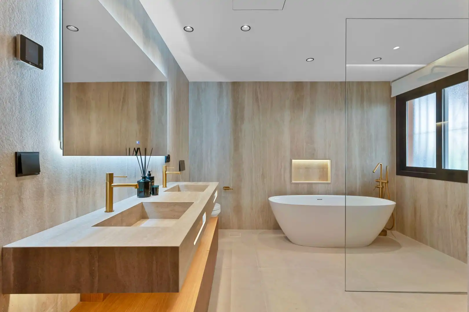 Bathroom of Apartments for sale in Marbella  with Air Conditioner, Terrace and Swimming Pool