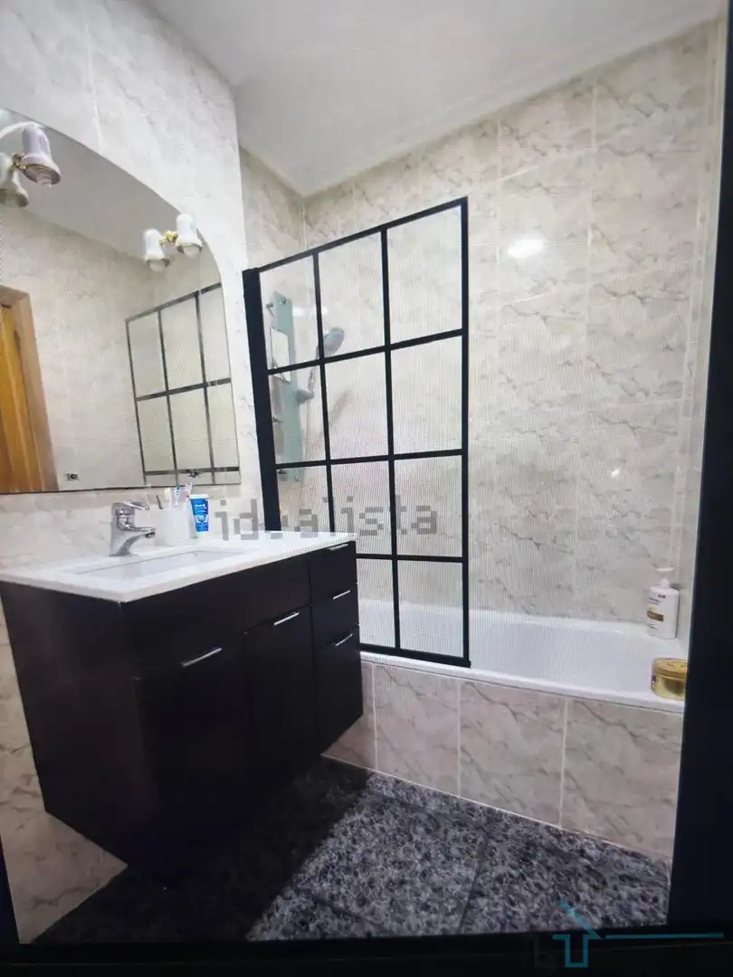 Bathroom of Houses for sale in Castellón de la Plana / Castelló de la Plana  with Air Conditioner, Terrace and Furnished