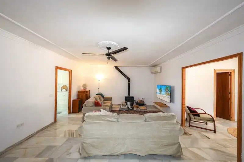 Sala d'estar de Casa o xalet en venda en Guaro amb Jardí privat i Piscina