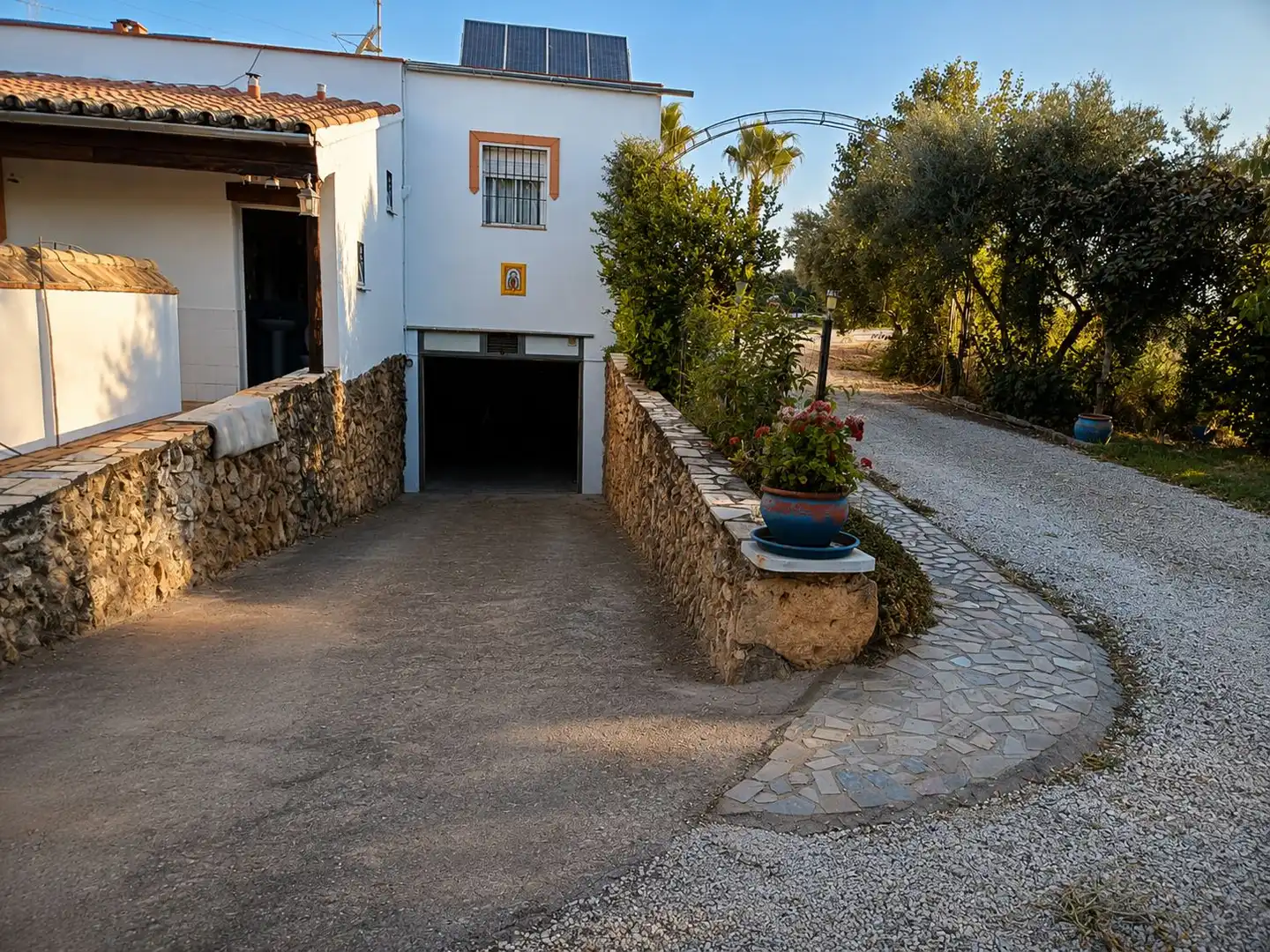 Vista exterior de Casa o xalet en venda en Sevilla amb Aire condicionat, Jardí privat i Terrassa