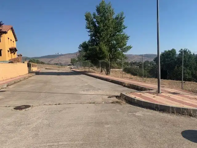 Residential zum Verkauf in PUENTE PASIL, El Tiemblo