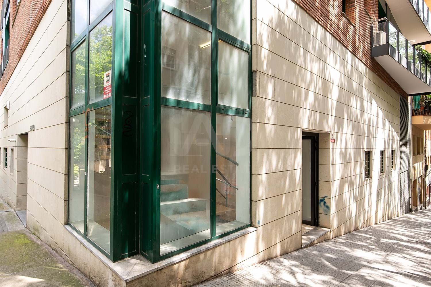 Vista exterior de Local en venda en  Barcelona Capital