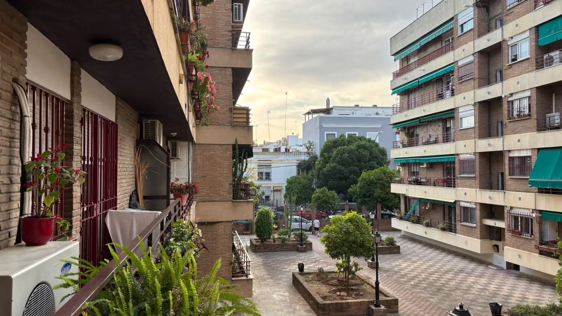 Exterior view of Flat for sale in Sevilla  with Air Conditioner, Private garden and Furnished