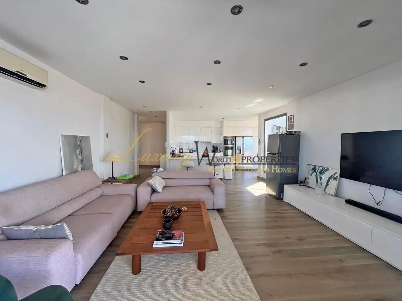 Sala d'estar de Casa o xalet en venda en Santiago del Teide amb Aire condicionat, Terrassa i Piscina