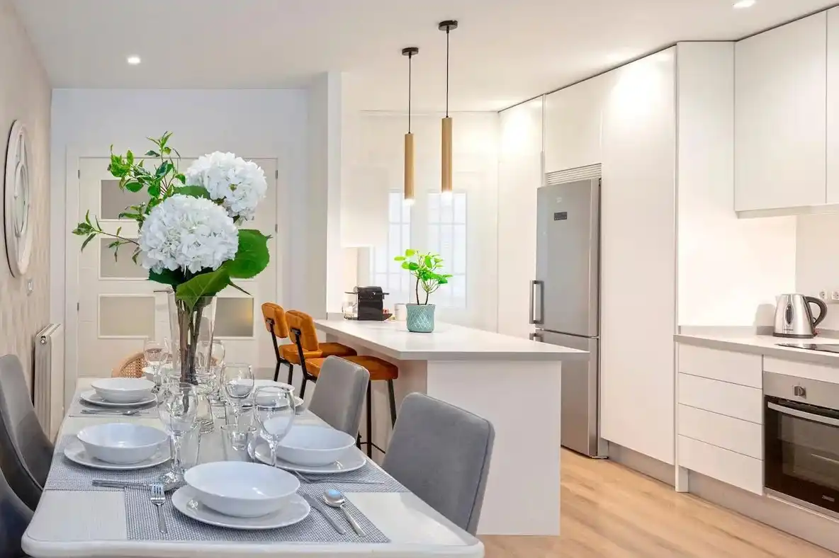 Comedor de Piso de alquiler en Madrid con Aire acondicionado, Amueblado y TV