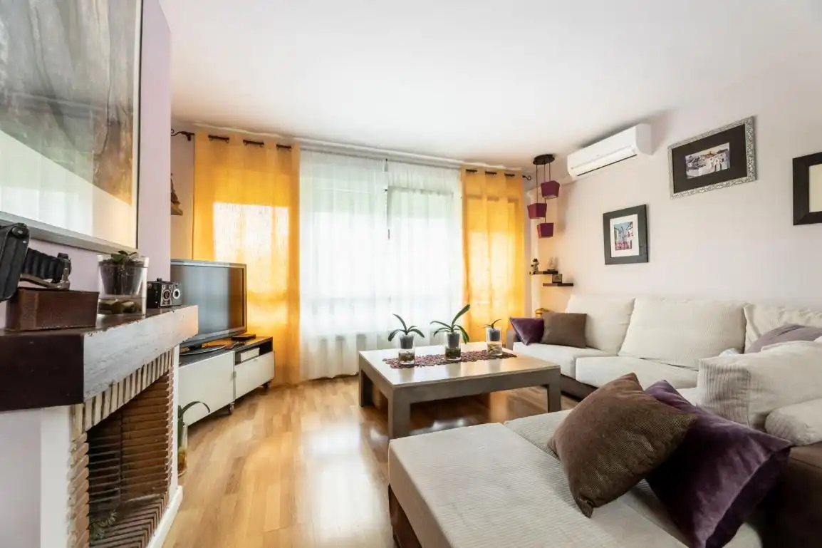 Wohnzimmer von Wohnung zum Verkauf in Hoyo de Manzanares mit Klimaanlage, Heizung und Gemeinschaftspool