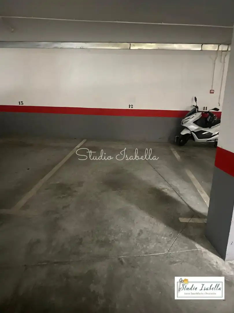 Parking de Dúplex de alquiler en Toledo con Aire acondicionado, Calefacción y Amueblado