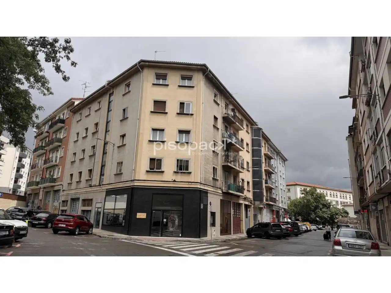 Außenansicht von Wohnung zum Verkauf in  Pamplona / Iruña mit Heizung, Terrasse und Balkon