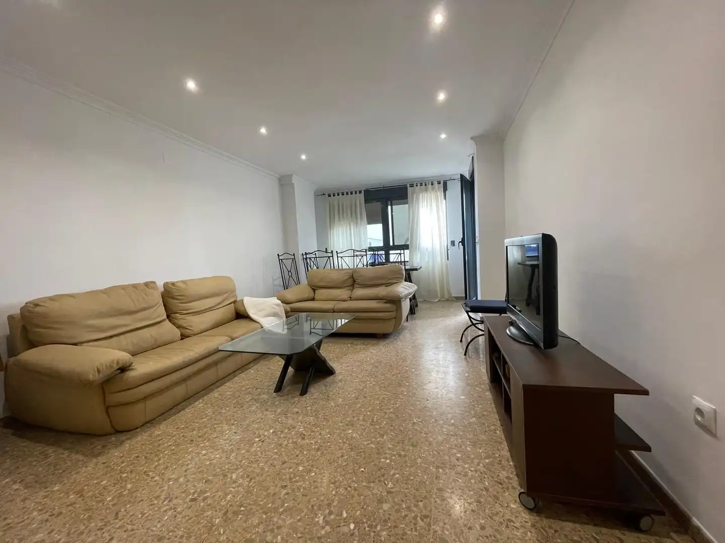 Sala de estar de Piso en venta en Oliva con Terraza, Trastero y Amueblado