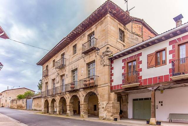 Edificio en Venta en La Fuente, 12 en Armiñón